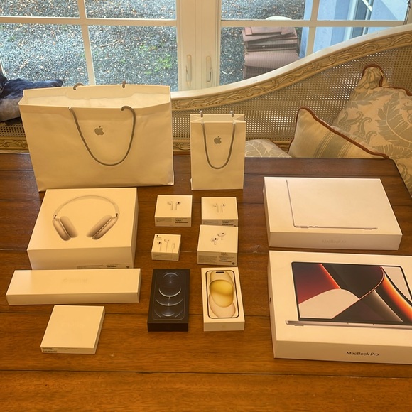 EMPTY apple boxes. 11 total plus 2 bags. - Picture 1 of 8